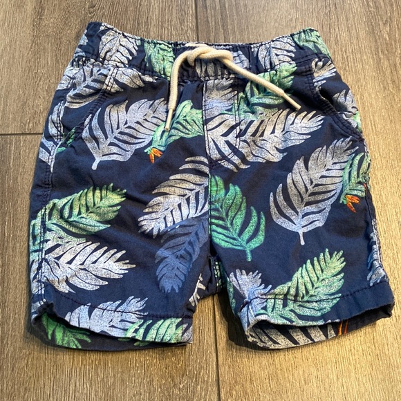 Old navy boys Hawaiian shorts w/ 2 size pockets & 1 back pocket. Size:18-24 mos. - Picture 4 of 4